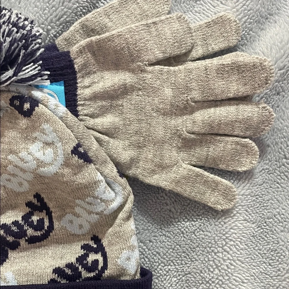NWT Bluey Kids Knit Beanie and Gloves Set